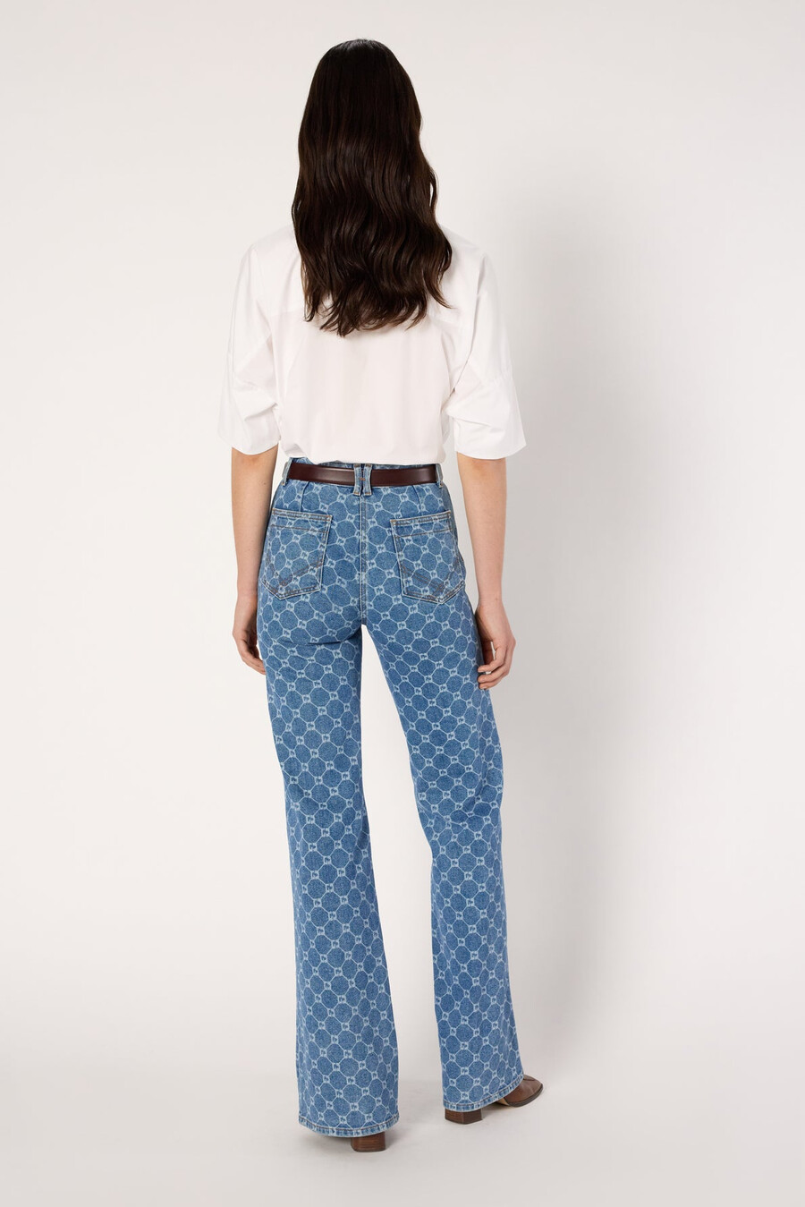 utsvängda jeans med monogram - anna