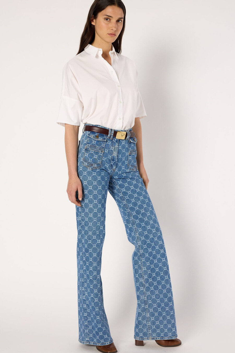 utsvängda jeans med monogram - anna