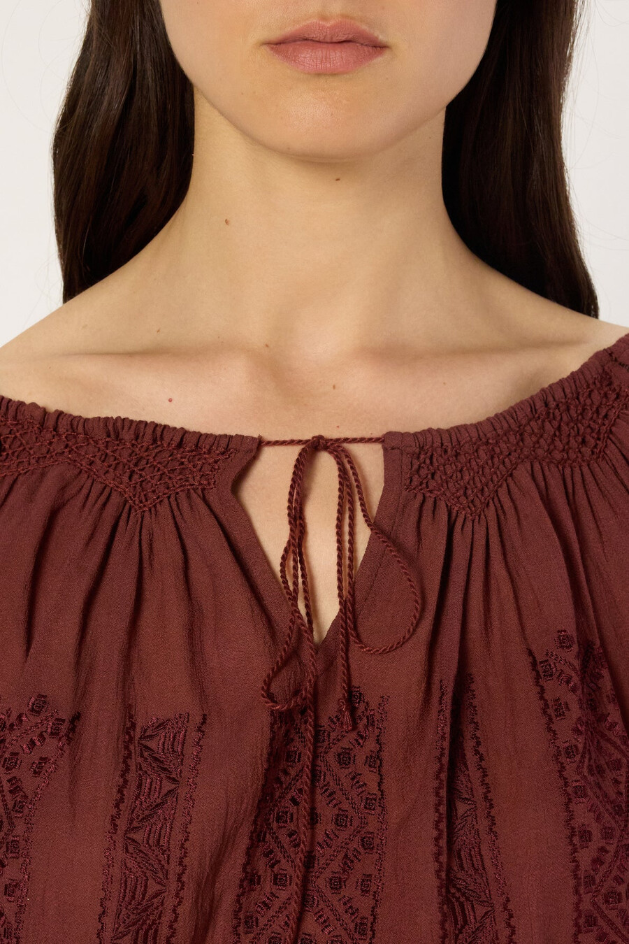 broderad blus med vid halsringning - aglae