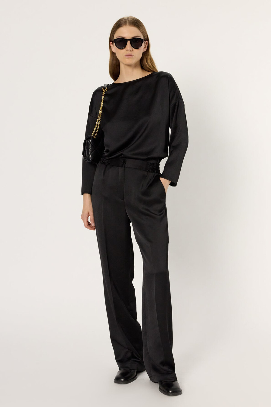 böljande satin topp - angele
