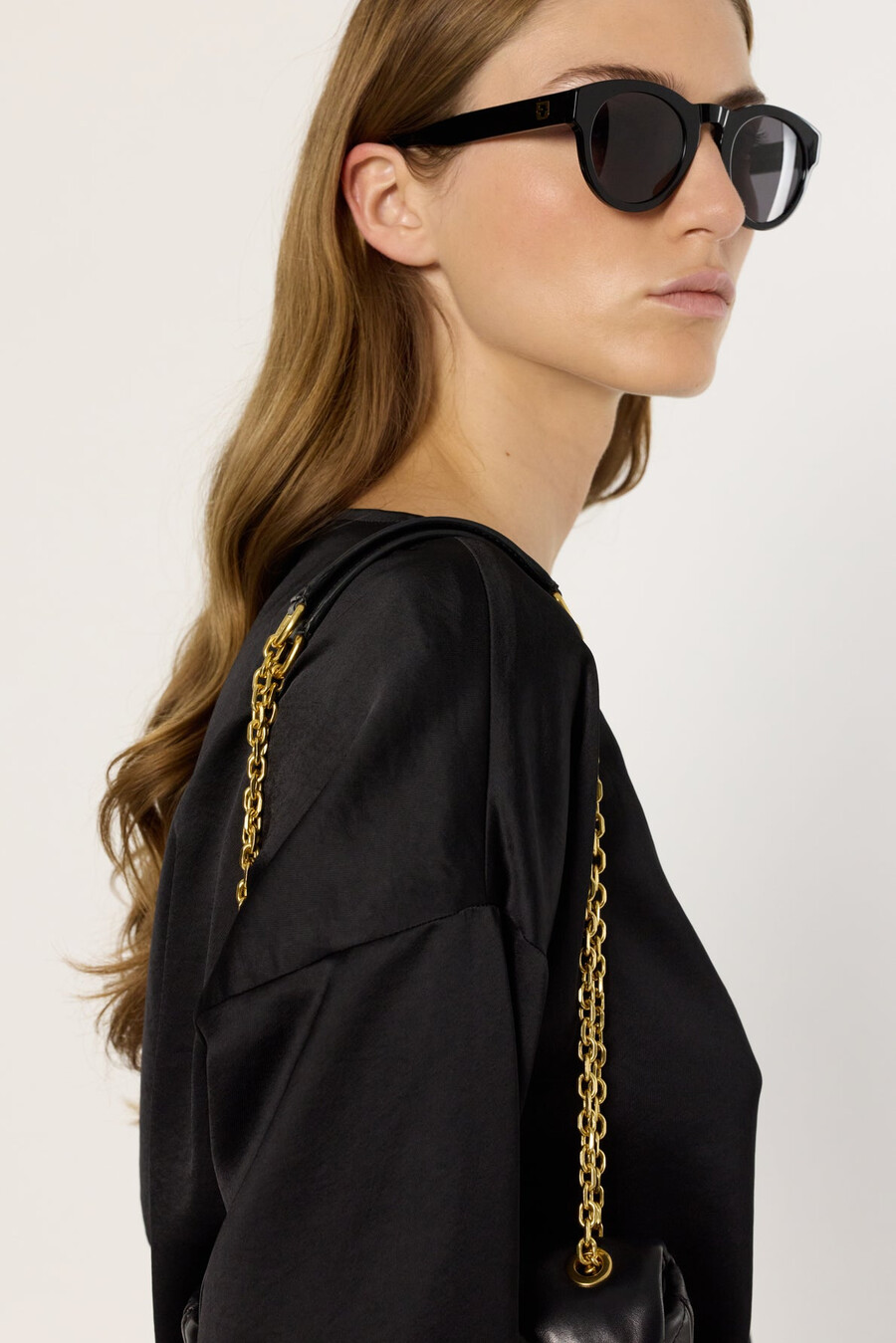 böljande satin topp - angele