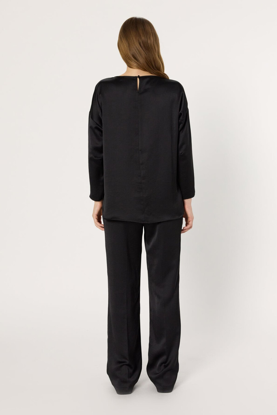 böljande satin topp - angele